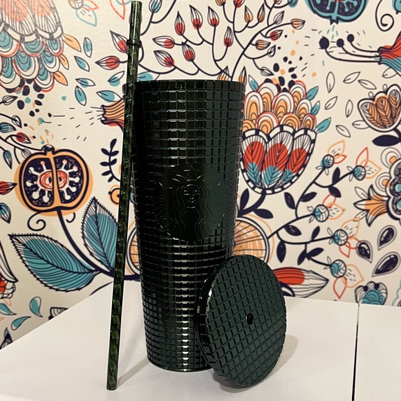 NEW! Christmas 2021 Green Disco Studded Tumbler from Starbucks - Picture 4 of 6